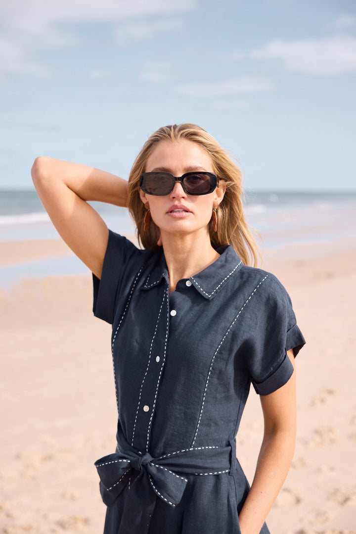 Model wearing black london sunglasses