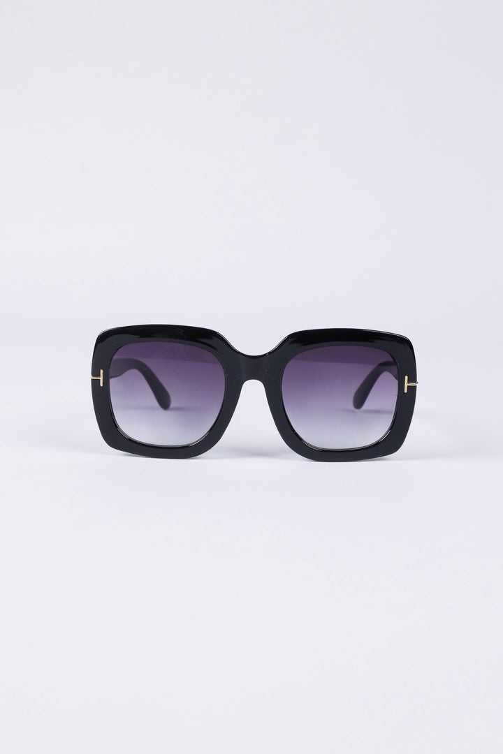 Black sunglasses with a gradient lens on a light purple background