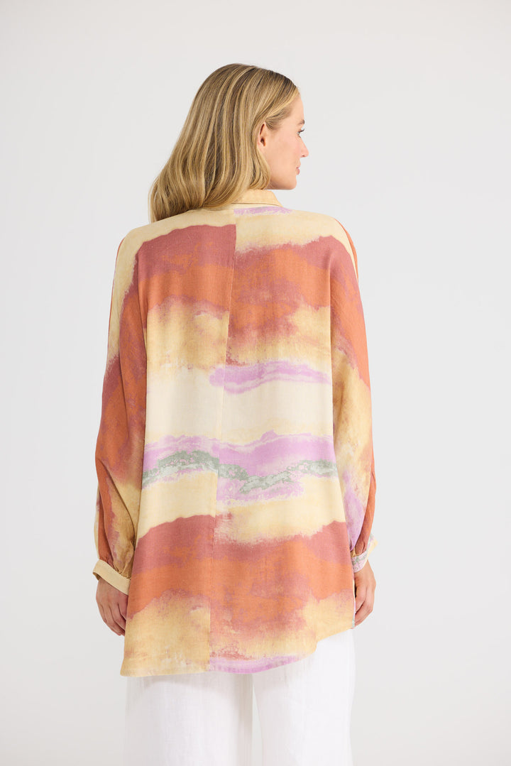 Milano Shirt in Sand Dunes with a collared neckline.