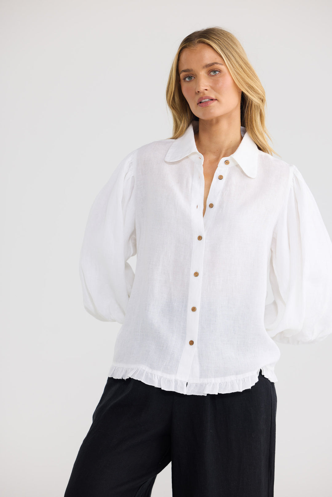Alina Shirt in White Linen — additional view.
